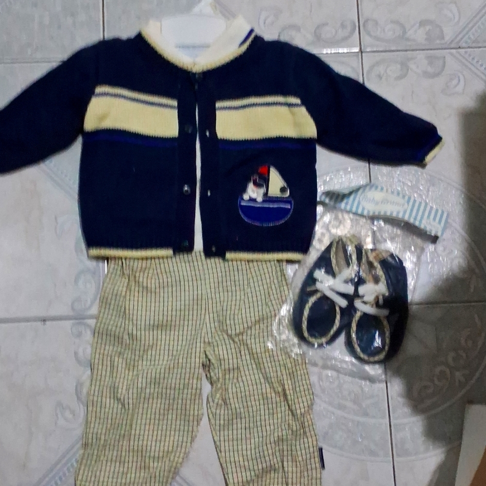 Baby grand 4 piece outfit size 12 months.